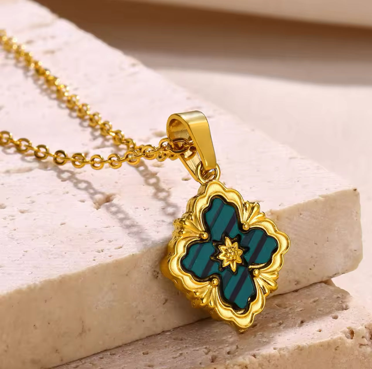 Pendentif en perle d'émeraude Belle de Renzelle®